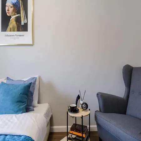 Cozy Retreat For 4 In Warsaw Łódź